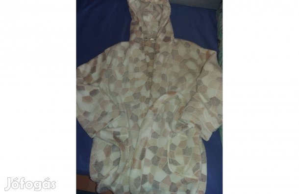 Eladó köntös 134-es méretben