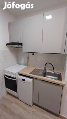 Eladó konyhabútor gépekkel