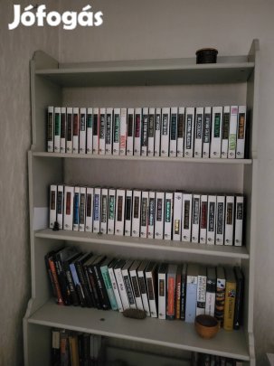 Eladó könyves szekrény könyvekkel együtt 