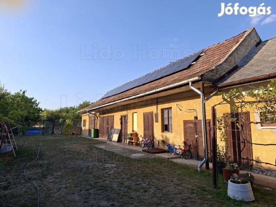 Eladó korszerűen felújított Családi ház Várpalotán!