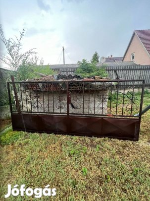 Eladó kovácsoltvas kis -és nagykapu