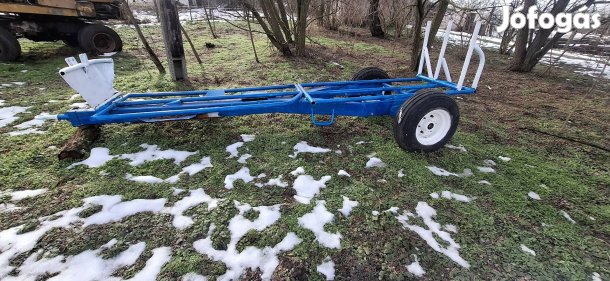 Eladó közelítőkocsi 