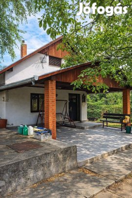 Eladó közműves kisház Gyódon