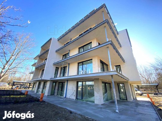 Eladó közvetlen vízparti prémium lakások Balatonszemesen!