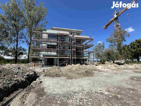 Eladó közvetlen vízparti prémium lakások Balatonszemesen!