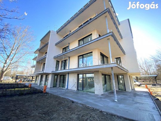 Eladó közvetlen vízparti prémium lakások Balatonszemesen!