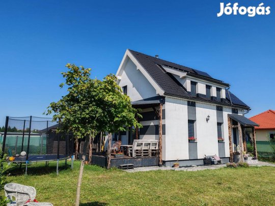 Eladó különálló, modern családi ház Harkán