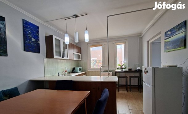 Eladó laká az Újkertben 2 szobás, erkélyes, szigetelt házban