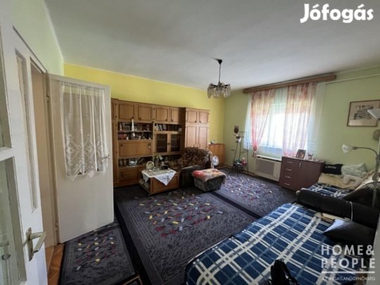 Eladó lakás Algyőn kertkapcsolattal