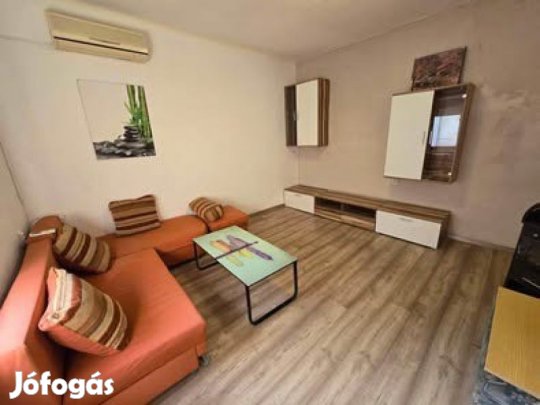 Eladó lakás Siklóson, a várfal mellett!