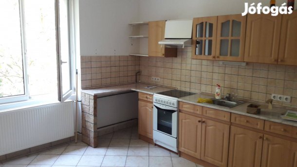 Eladó lakás Újváros