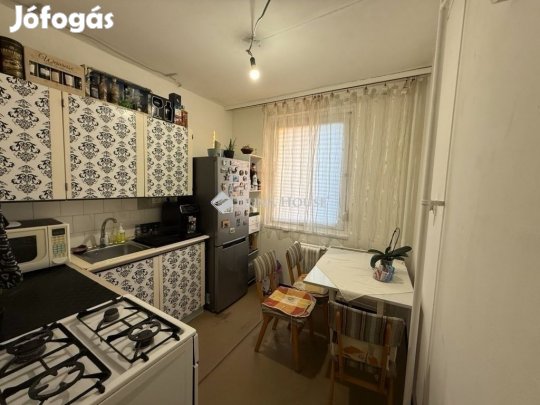 Eladó lakás, Budapest 15. ker.