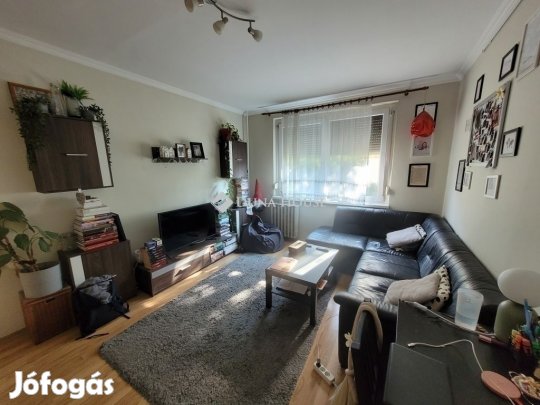 Eladó lakás, Budapest 15. ker.