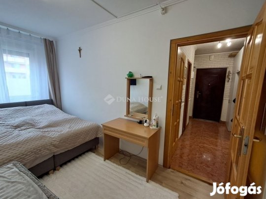 Eladó lakás, Budapest 15. ker.