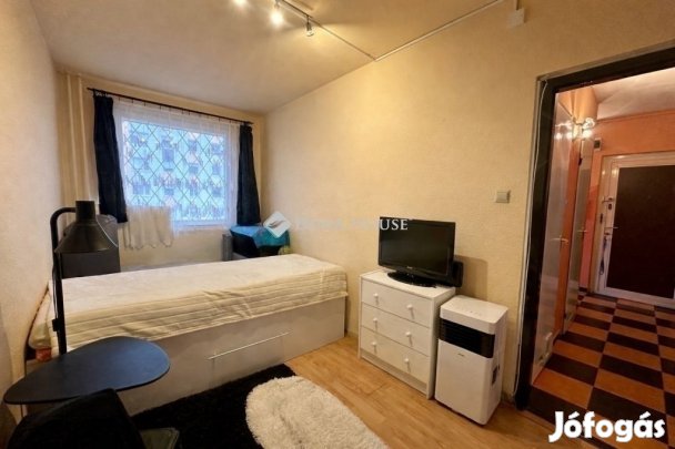 Eladó lakás, Budapest 15. ker.