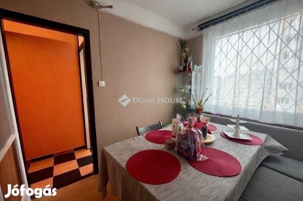 Eladó lakás, Budapest 15. ker.