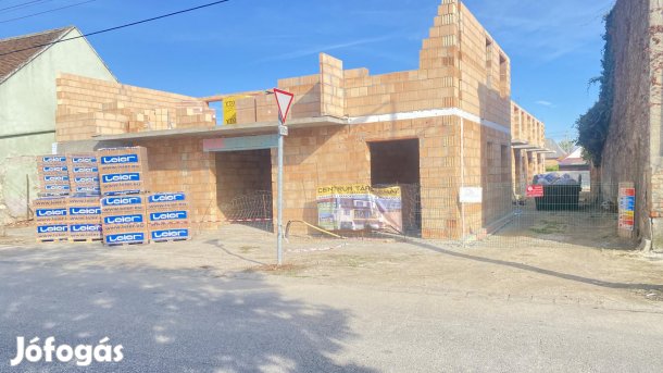 Eladó lakás, Csorna