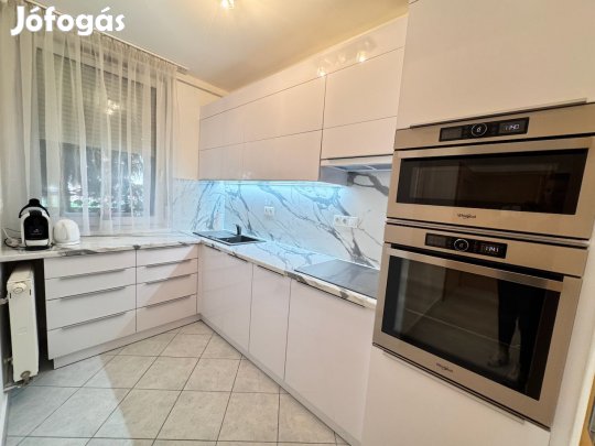 Eladó lakás, Győr