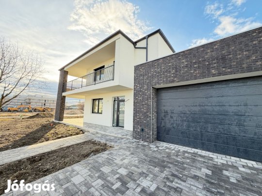 Eladó lakás, Győr