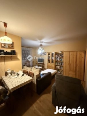 Eladó lakás, Veszprém