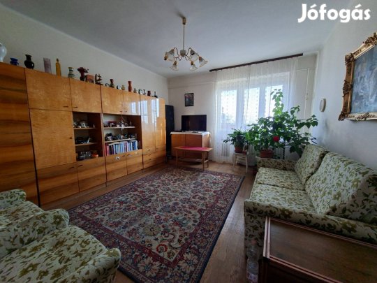 Eladó lakás a Belvárosban, 2 szobás, erkélyes