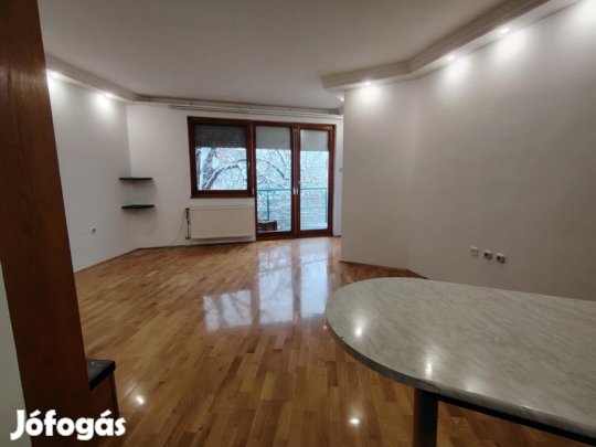 Eladó lakás az Angster József utcában.