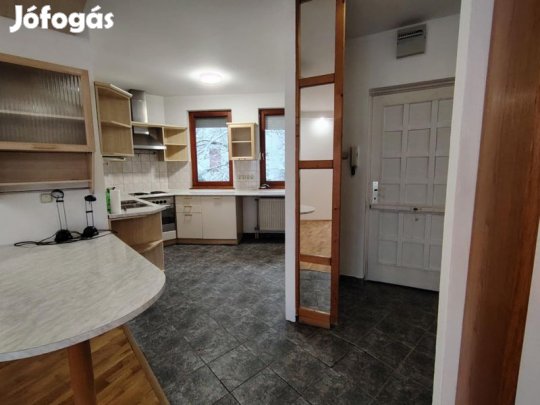 Eladó lakás az Angster József utcában.