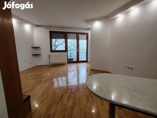 Eladó lakás az Angster József utcában.