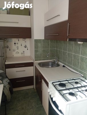 Eladó lakás egytemhez közel az Uránvárosban.