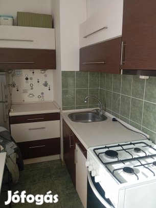 Eladó lakás egytemhez közel az Uránvárosban.