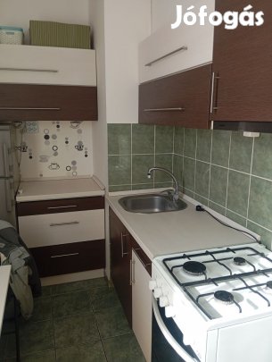 Eladó lakás egytemhez közel az Uránvárosban.