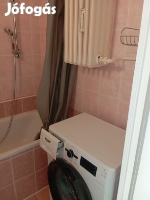 Eladó lakás egytemhez közel az Uránvárosban.