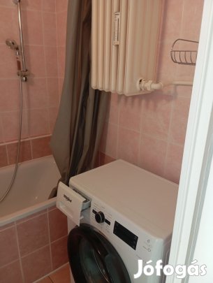 Eladó lakás egytemhez közel az Uránvárosban.