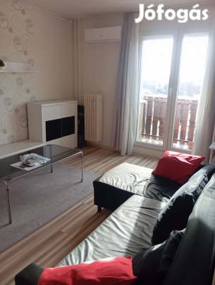 Eladó lakás egytemhez közel az Uránvárosban.