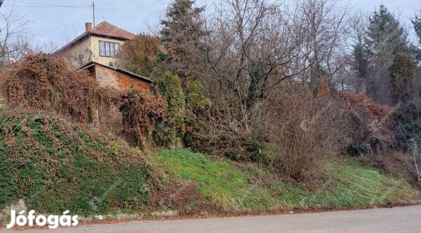 Eladó lakható öszközműves zártkerti ingatlan