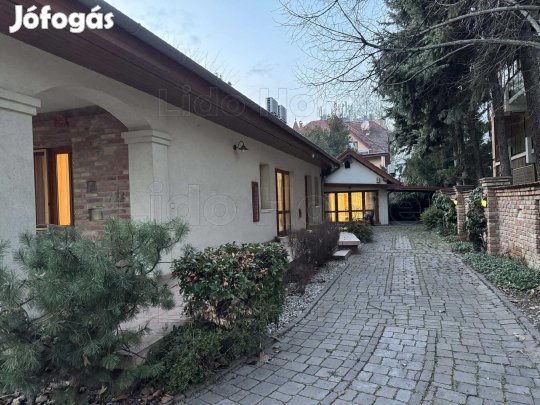 Eladó lakóház az Aranyparton!