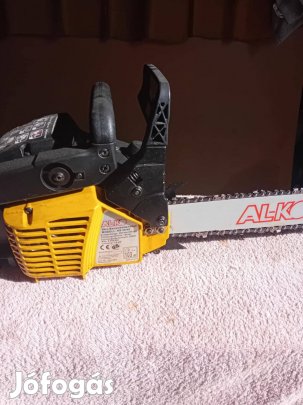 Eladó láncfűrész