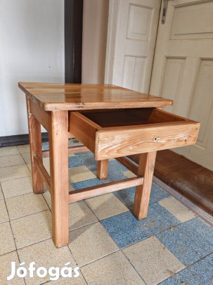 Eladó lecsiszolt, viaszos-olajjal lekent hokedli