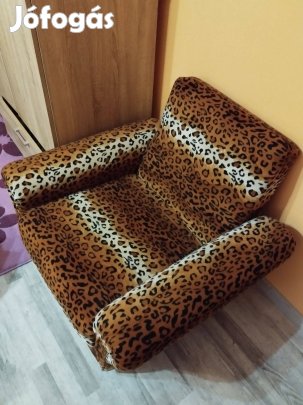 Eladó leopárd mintás fotel