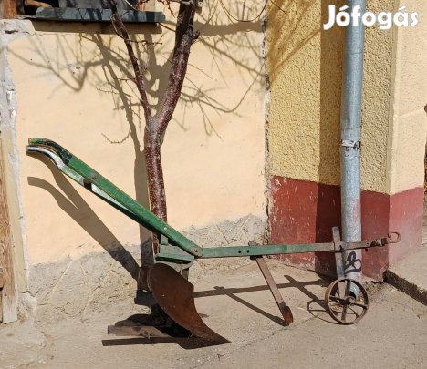 Eladó ló után fogas és eke