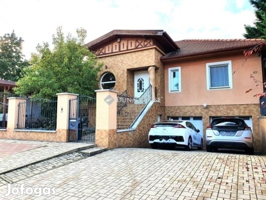 Eladó luxusház, Kecskemét legjobb utcájában