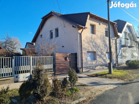 Eladó magánszemélytől egy családi ház Csepel családi házas övezetében