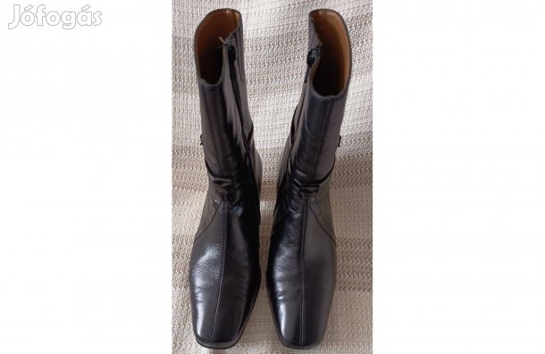 Eladó magas sarkú fekete női csizma