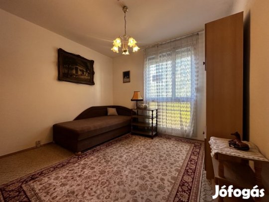 Eladó magasföldszinti lakás a Kertvárosban