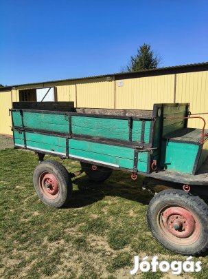 Eladó magasitós lovaskocsi.