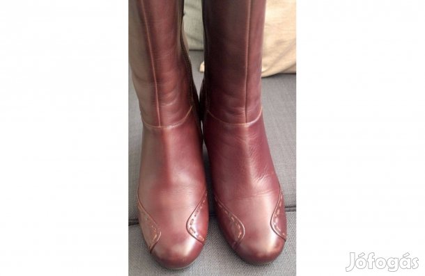 Eladó magassarkú női bőr csizma