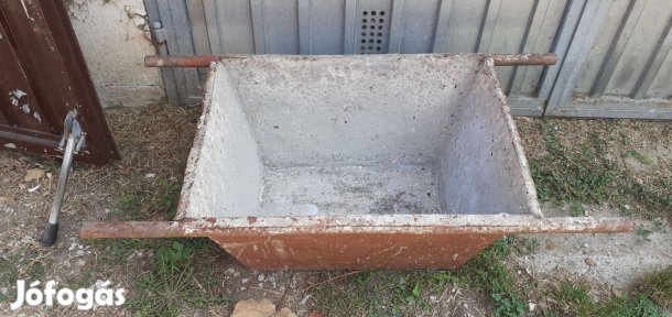 Eladó malteros/habarcsos fém láda