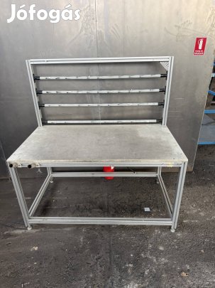 Eladó masszív aluminium műhely asztal