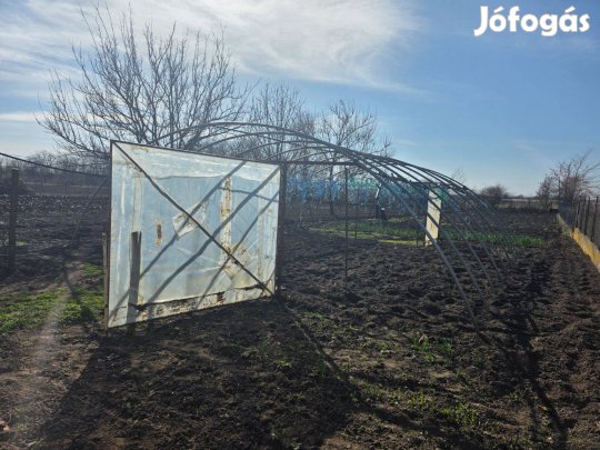 Eladó masszív fóliasátor váz (7x8 m, 9 bordás, dupla ajtós)
