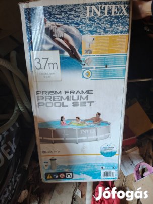 Eladó medence